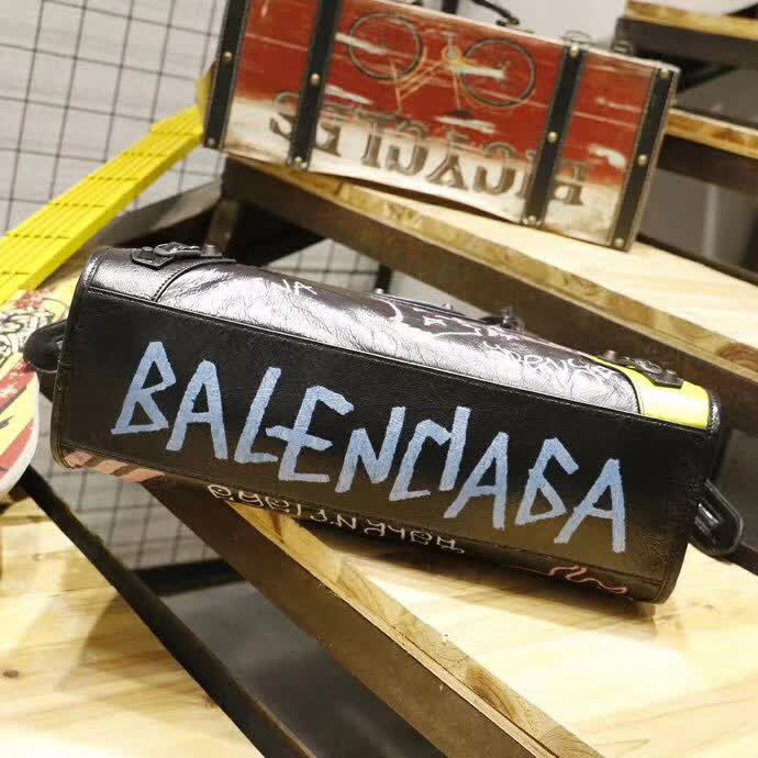 BALENCIAG巴黎世家 塗鴉機車包 QC059 爆裂紋羊皮 手提肩背斜挎包  BL1852